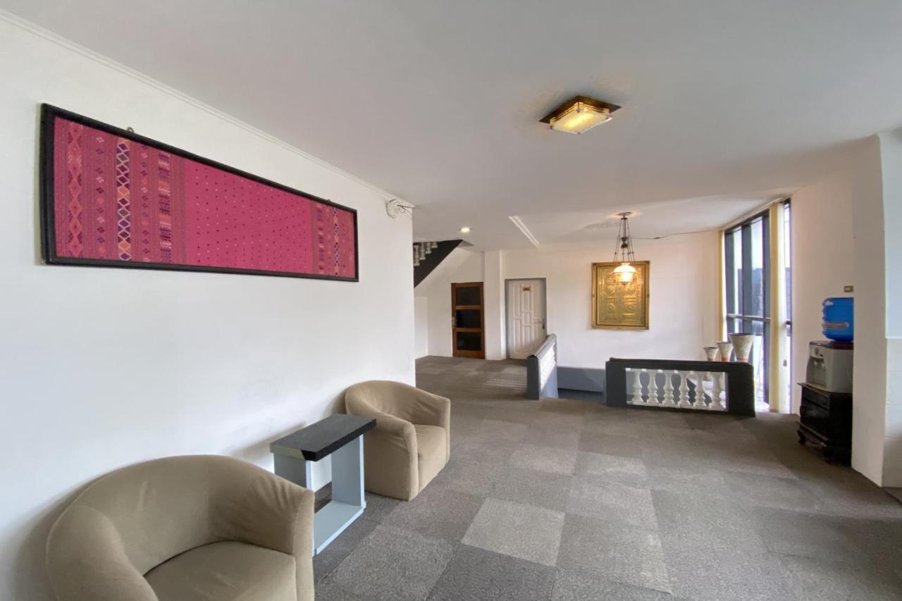 Hotel Ananda Syariah Redpartner 부키팅기 외부 사진